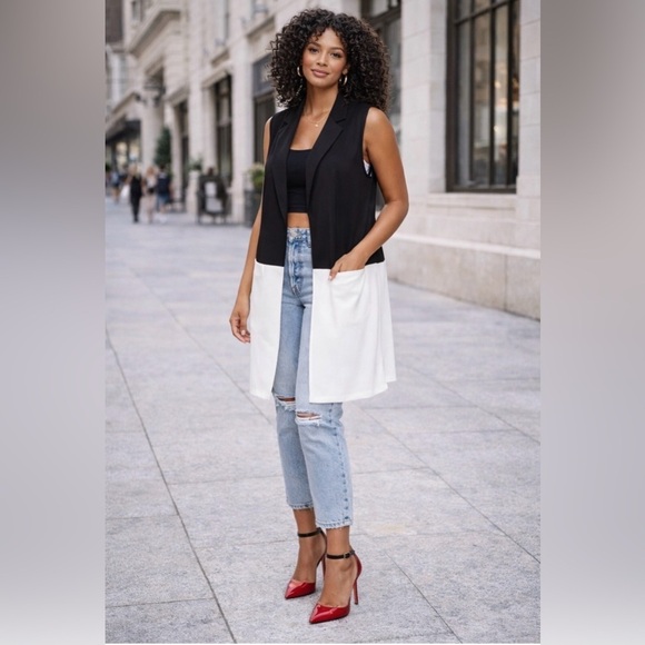 Vince Camuto Jackets & Blazers - Black & White Knit sleeveless vest.